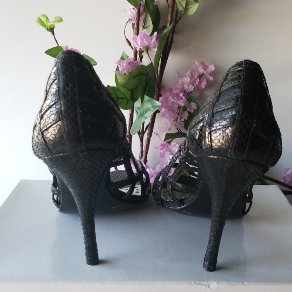 Shoes - Picture 4 of 5